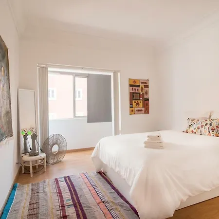 Art And Design In Apartamento Lisboa